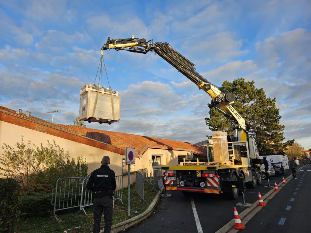 Livraison cta pour la crèche d'Issoire 406106539 858000192992845 8762835993777537723 n